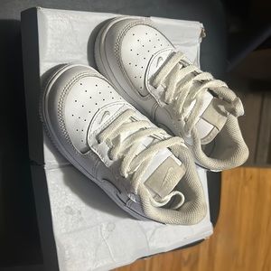 Toddler Nike shoe size 8c